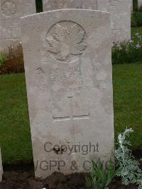 Etaples Military Cemetery - Scott, F S